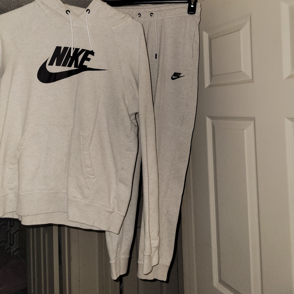 Woman small nike sweat suit